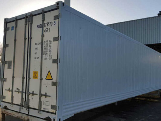 20-foot refrigerated container transports frozen items